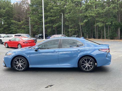 Used 2023 Toyota Camry SE FWD image 7