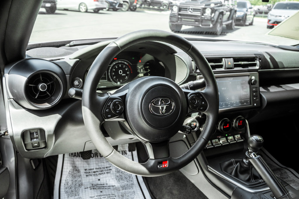 Used 2025 Toyota GR86 RWD image 9