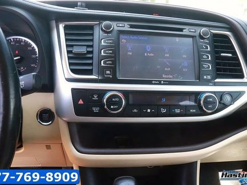 Used 2015 Toyota Highlander Limited w/ Driver Technology Package image 22