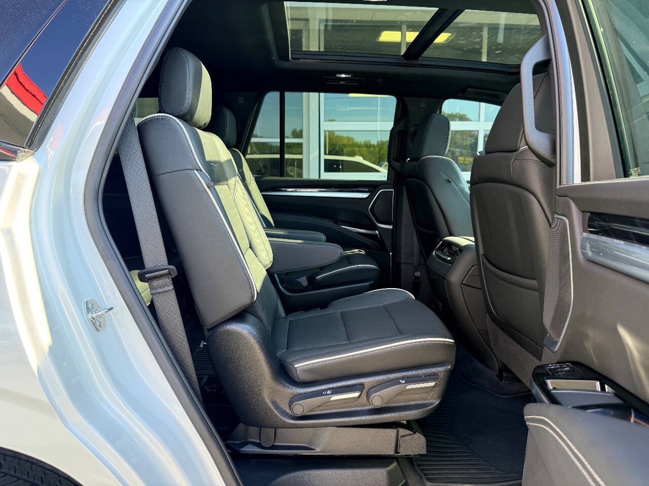 Used 2025 Cadillac Escalade Sport w/ Touring Package AWD/4WD image 42