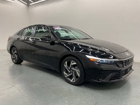 Used 2025 Hyundai Elantra SEL FWD image 8