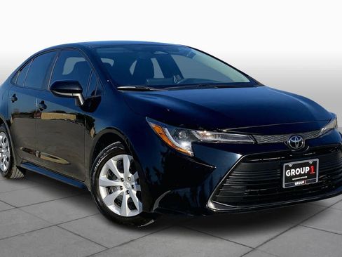 Used 2023 Toyota Corolla LE image 2