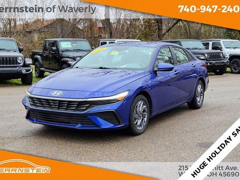 Used 2024 Hyundai Elantra SEL image 3