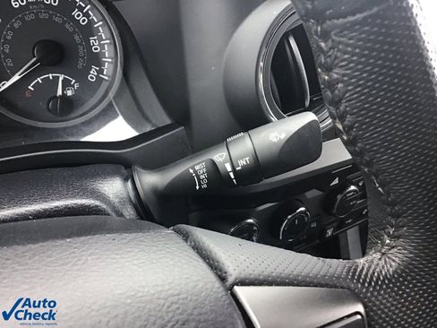 Used 2021 Toyota Tacoma TRD Sport w/ Technology Package image 29