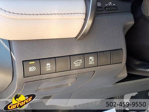 Used 2022 Toyota Camry SE image 19