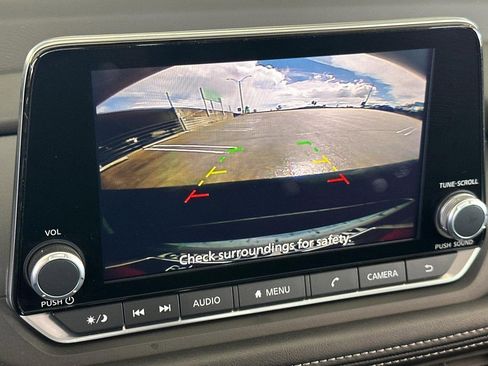 Used 2025 Nissan Rogue SV FWD image 23
