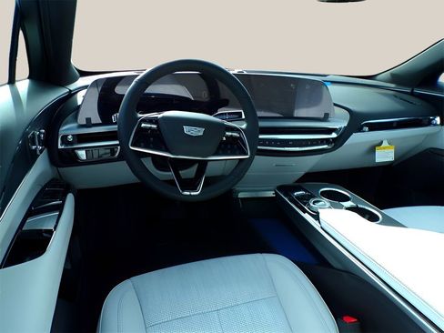 Used 2024 Cadillac Lyriq Sport image 8