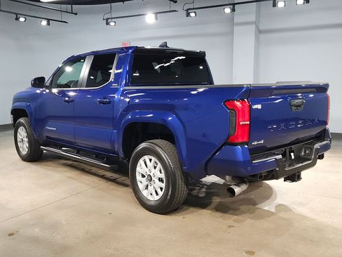 Certified 2025 Toyota Tacoma SR5 w/ SR5 Upgrade Package AWD/4WD image 5