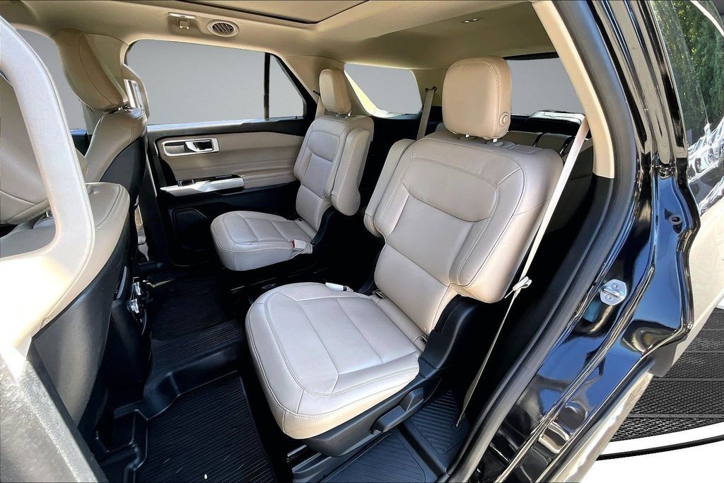Used 2020 Ford Explorer XLT w/ Equipment Group 202A AWD/4WD image 22