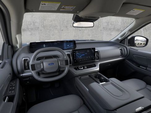 New 2026 Ford Expedition Active image 9