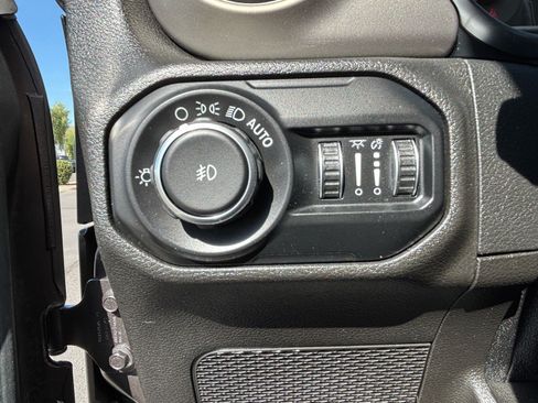 Used 2019 Jeep Wrangler Unlimited Sport S AWD/4WD image 26