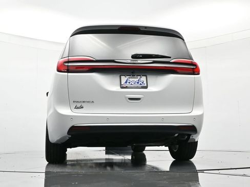 New 2026 Chrysler Pacifica Select image 40
