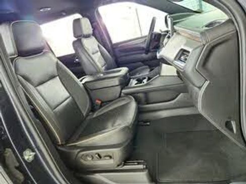 Used 2023 Chevrolet Suburban Premier image 23