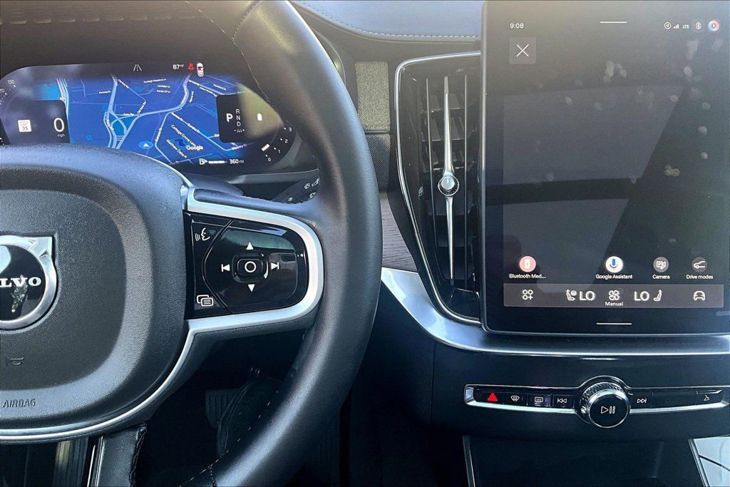 Certified 2026 Volvo XC90 B6 Plus AWD/4WD image 28