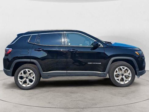 Used 2025 Jeep Compass Latitude w/ Sun & Sound Group AWD/4WD image 2