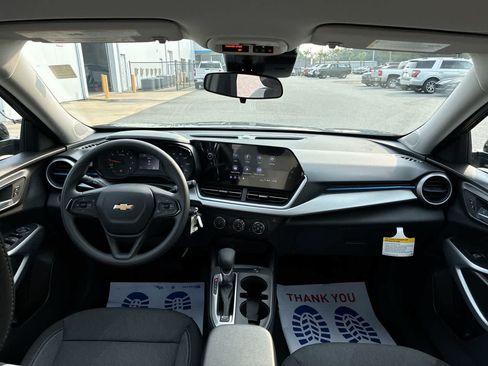 New 2026 Chevrolet Trax LS w/ LS Convenience Package FWD image 18