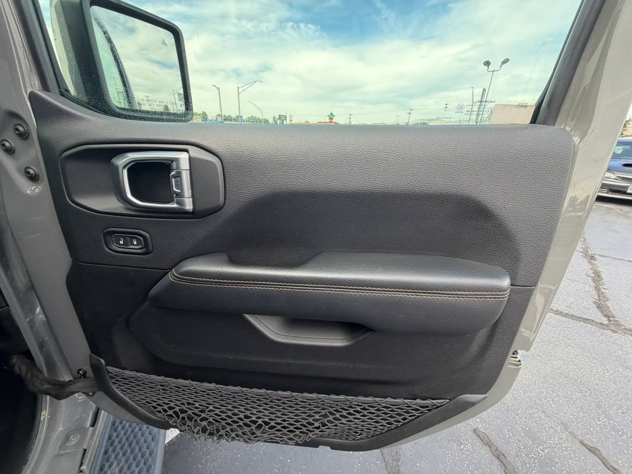 Used 2023 Jeep Wrangler Unlimited Sahara AWD/4WD image 14