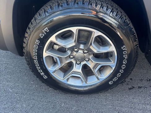 Used 2022 Jeep Cherokee Trailhawk image 20