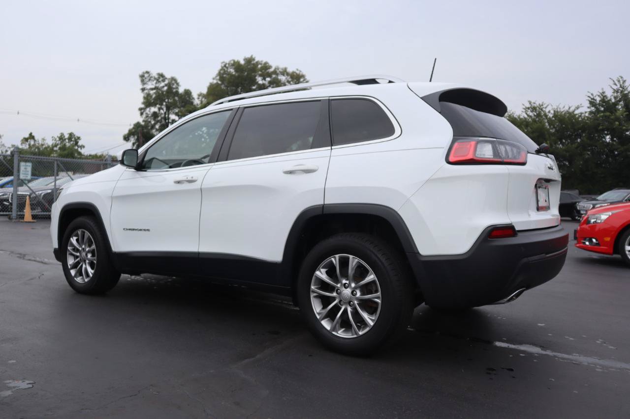 Used 2019 Jeep Cherokee Latitude Plus w/ Cold Weather Group FWD image 3