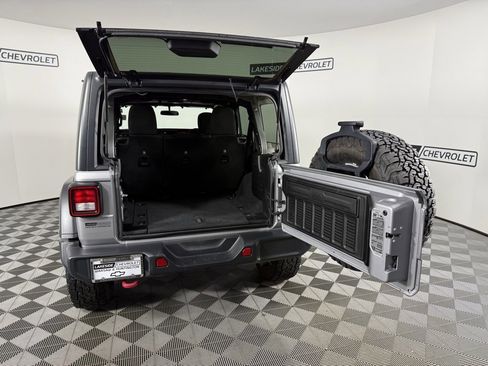 Used 2018 Jeep Wrangler Unlimited Rubicon w/ Cold Weather Group image 11