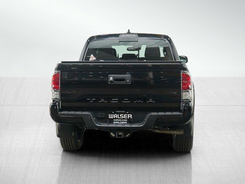 Used 2022 Toyota Tacoma Limited AWD/4WD image 4