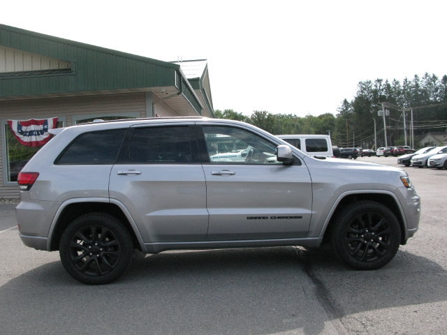 Used 2020 Jeep Grand Cherokee Altitude AWD/4WD image 3
