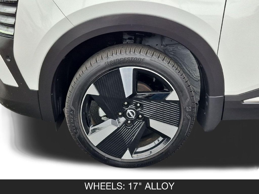 Certified 2025 Nissan Kicks SR FWD image 11