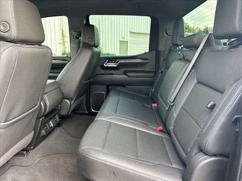 Certified 2025 GMC Sierra 1500 SLT RWD image 18