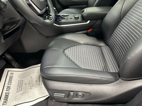 Used 2025 Toyota Highlander XSE image 13