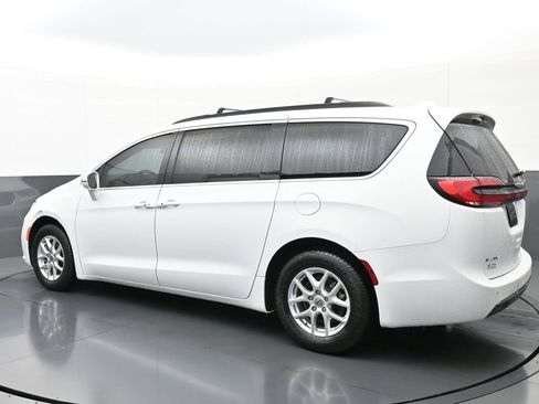 Used 2022 Chrysler Pacifica Touring-L image 5