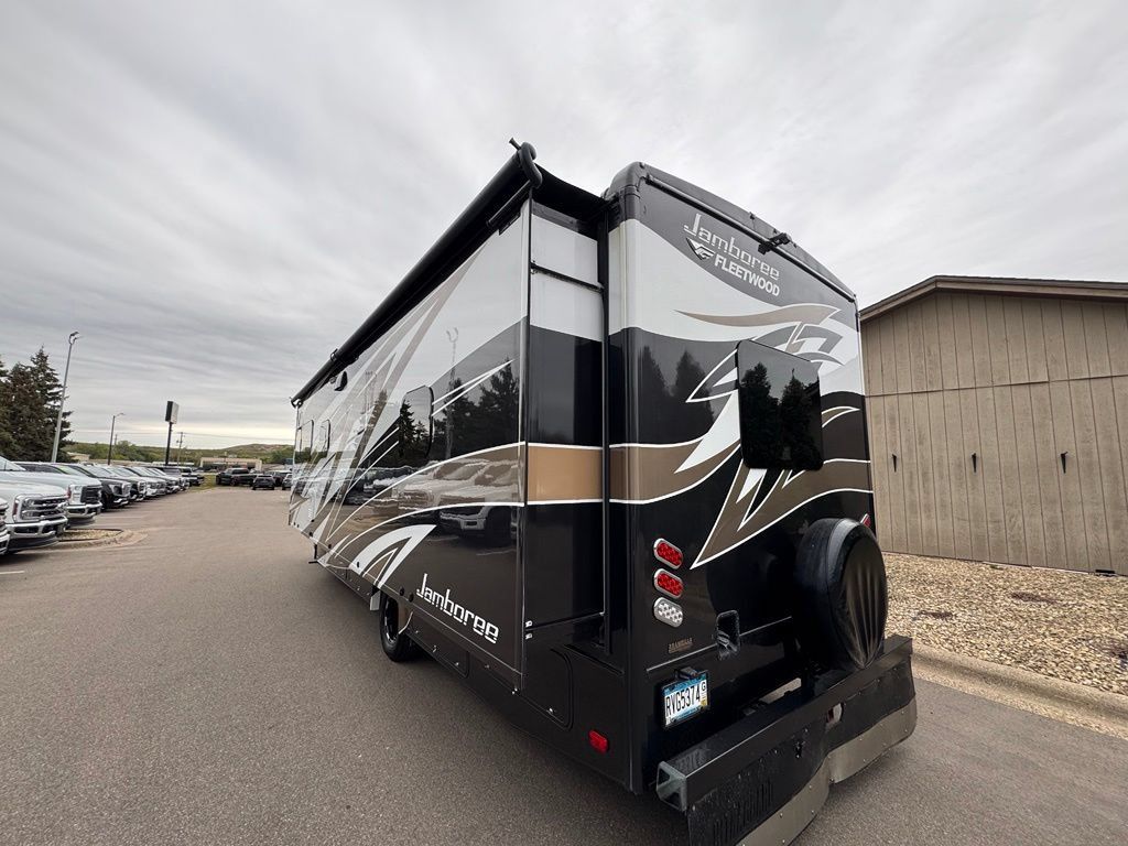 Used 2017 Ford E-450 and Econoline 450 Super Duty w/ Motorhome Prep Package RWD image 13