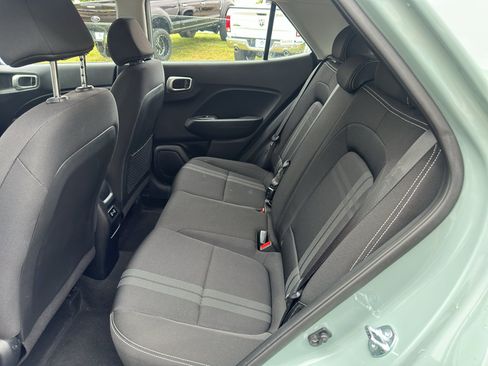 Used 2025 Hyundai Venue SEL FWD image 13