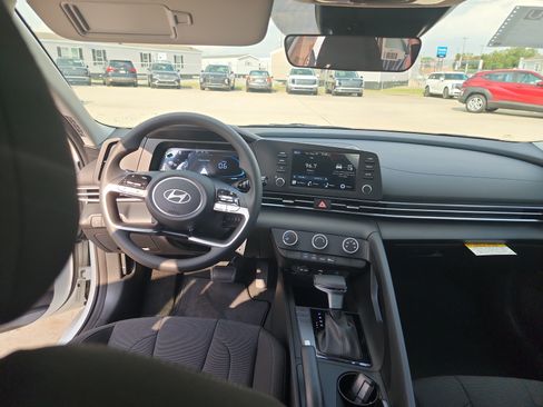 New 2026 Hyundai Elantra SE FWD image 21