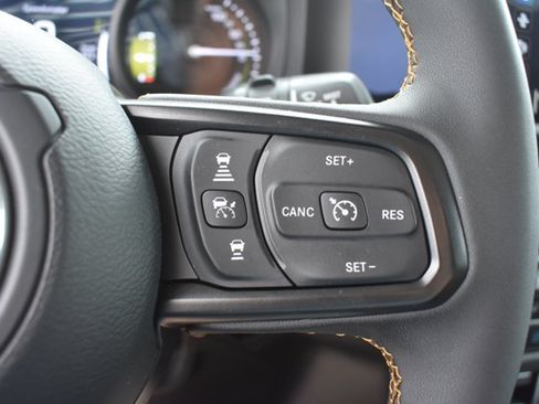 Used 2024 Jeep Wrangler Unlimited w/ Convenience Group AWD/4WD image 21