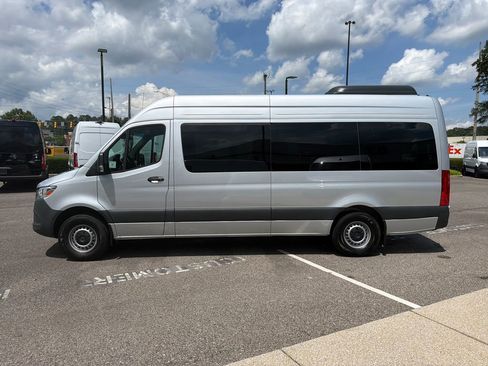 Used 2024 Mercedes-Benz Sprinter 2500 image 7
