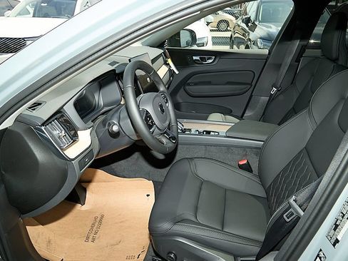 New 2026 Volvo XC60 B5 Plus w/ Climate Package PRO AWD/4WD image 17