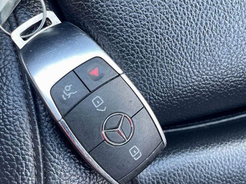 Used 2021 Mercedes-Benz GLA 250 w/ Premium Package image 50