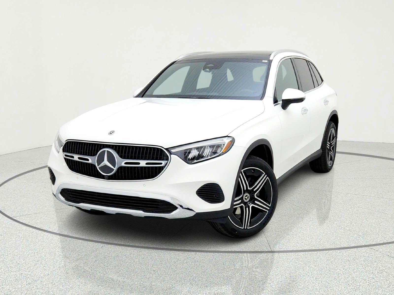 Used 2026 Mercedes-Benz GLC 300 image 2