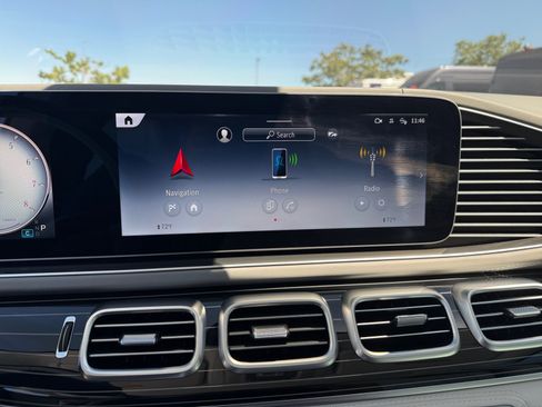 Used 2026 Mercedes-Benz Maybach GLS 600 4MATIC image 12