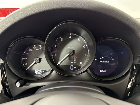 Certified 2025 Porsche Macan image 37