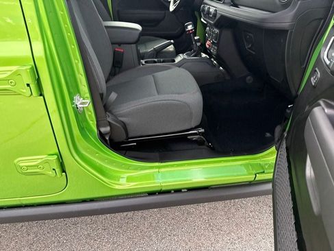 New 2026 Jeep Wrangler Unlimited Rubicon AWD/4WD image 26