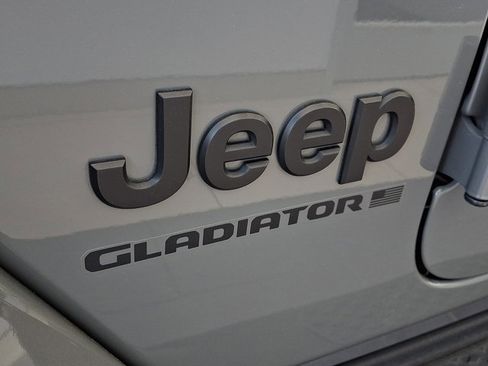 Used 2023 Jeep Gladiator Overland AWD/4WD image 31