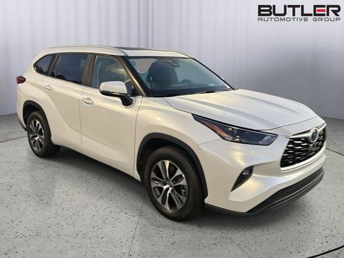 Used 2023 Toyota Highlander XLE FWD image 8
