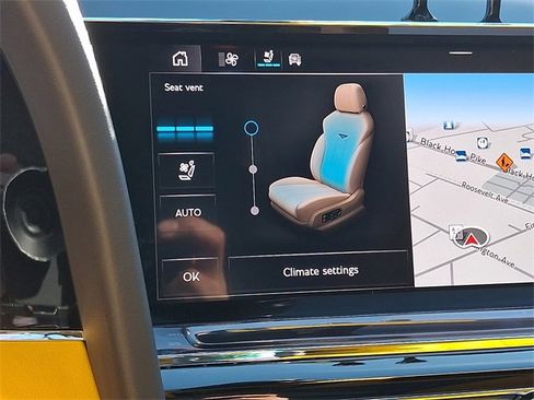 Used 2023 Bentley Bentayga image 29