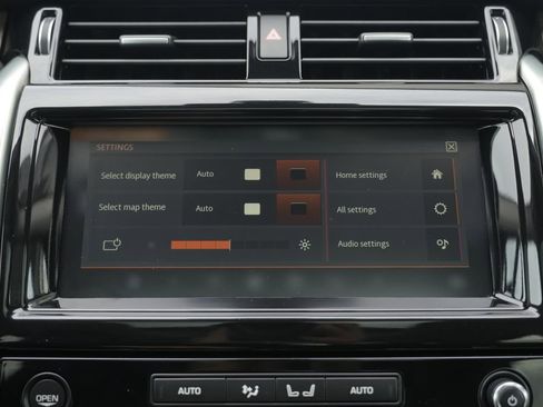 Used 2018 Land Rover Discovery HSE image 60