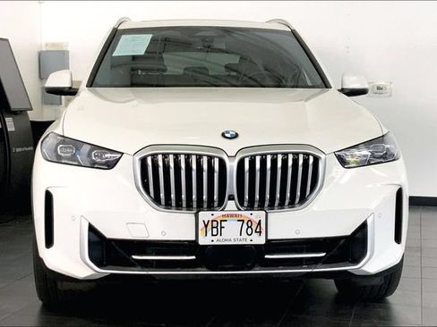 Used 2024 BMW X5 xDrive40i w/ Premium Package AWD/4WD image 3