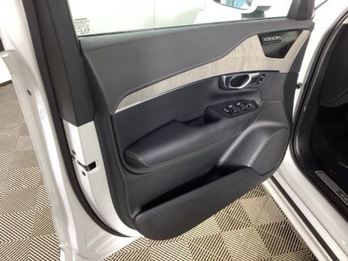Used 2022 Volvo XC90 T6 Inscription w/ Advanced Package image 17