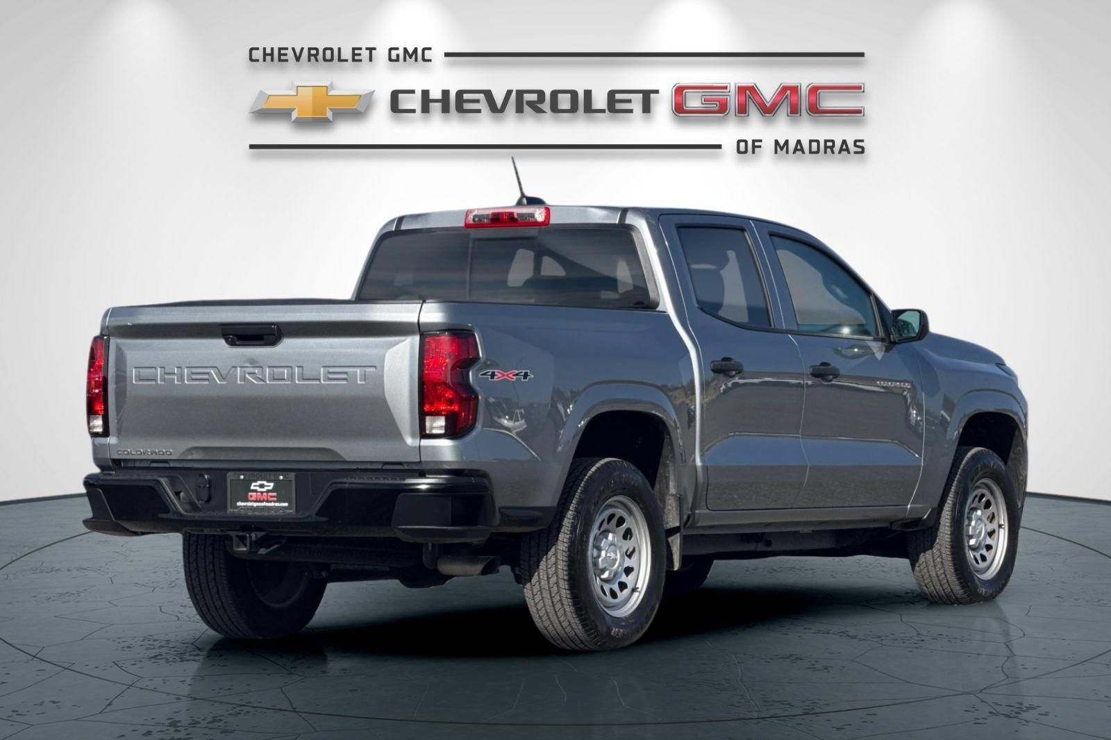 Used 2024 Chevrolet Colorado W/T AWD/4WD image 3