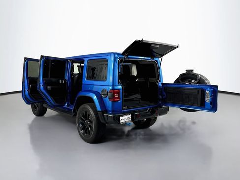 Used 2022 Jeep Wrangler Unlimited Sahara AWD/4WD image 27