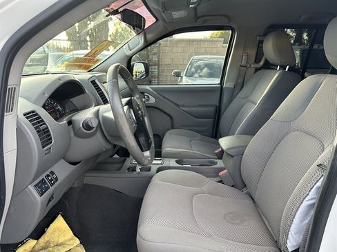 Used 2019 Nissan Frontier SV image 24